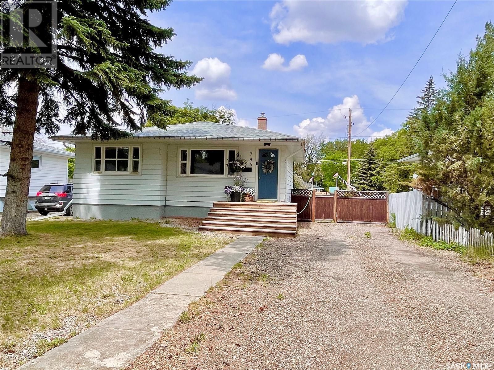 Property at 746 Grandview STREET W image 3
