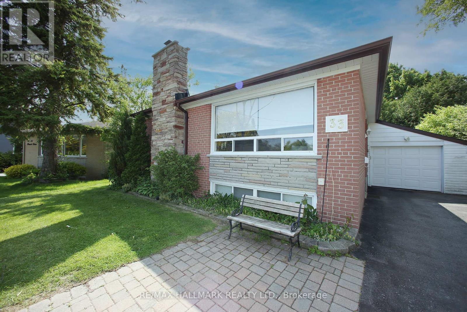 33 Patrick Drive, Aurora, Ontario  L4G 2A6 - Photo 2 - N12129556