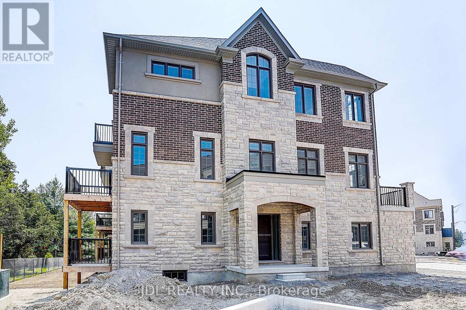1 West Village Lane, Markham, Ontario  L6C 3L5 - Photo 3 - N12192459