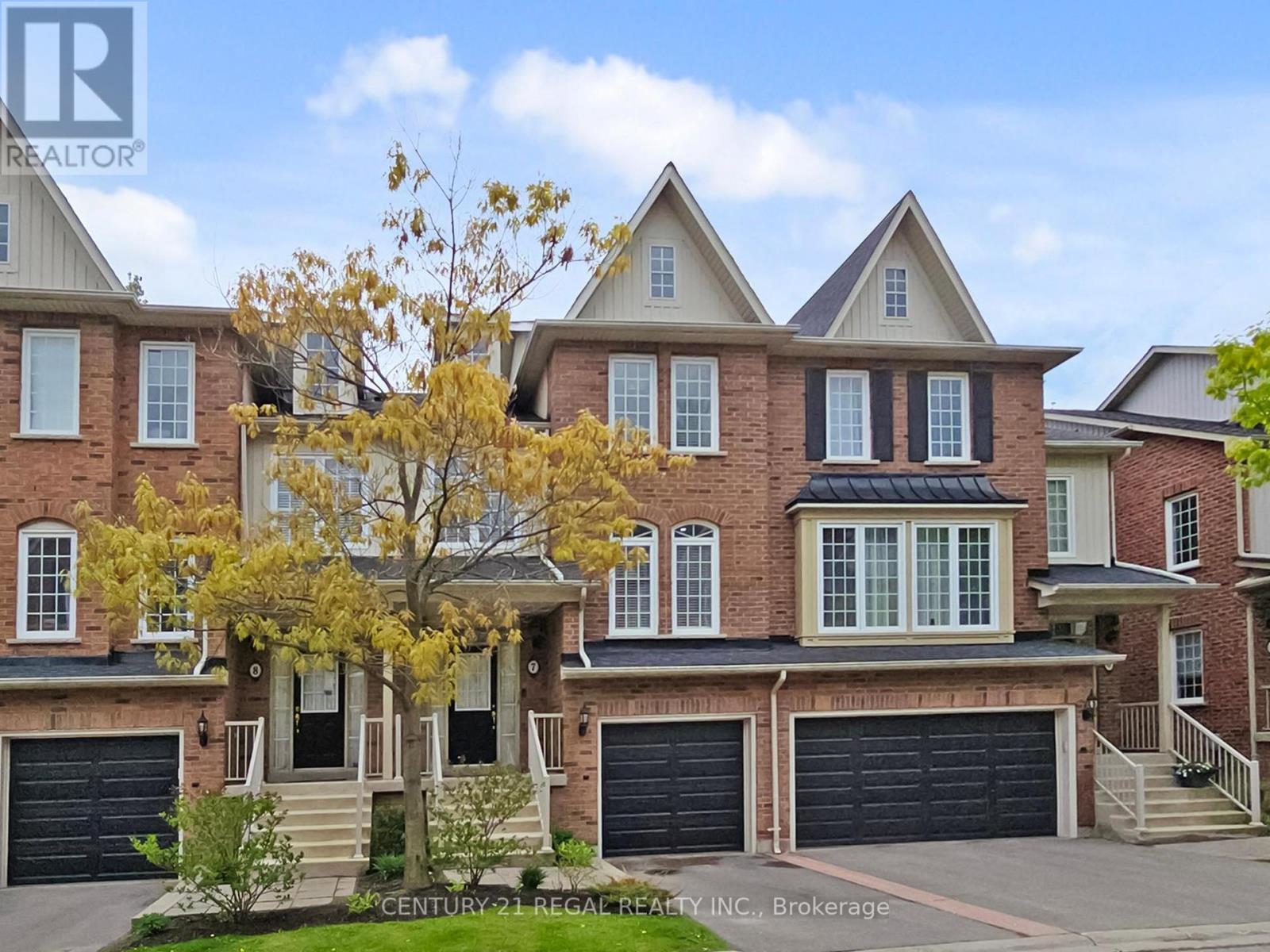 Property at 7 - 100 ELGIN MILLS ROAD W image 2