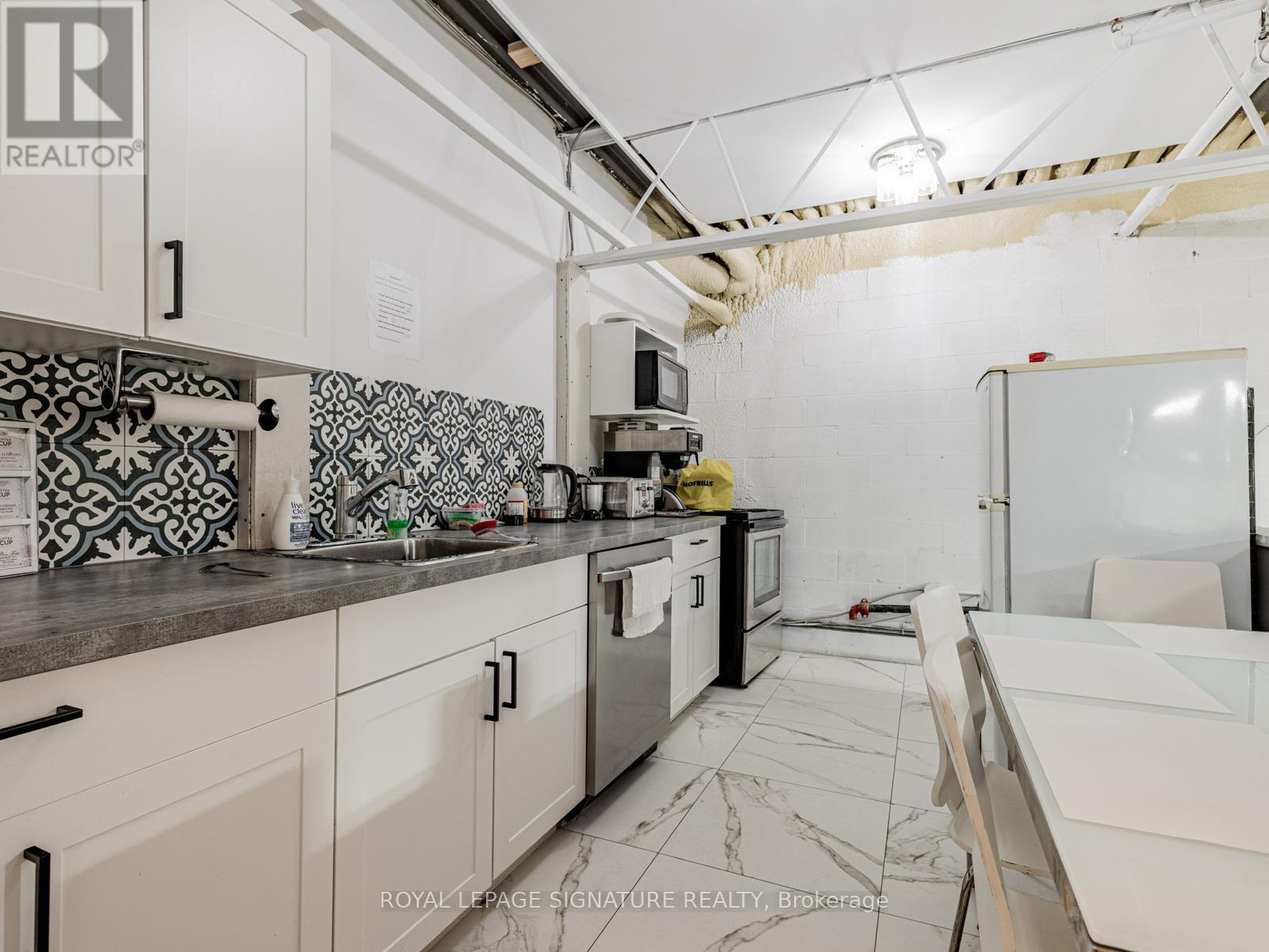 6&7 - 20 Hanlan Road, Vaughan, Ontario  L4L 3P6 - Photo 43 - N12192689
