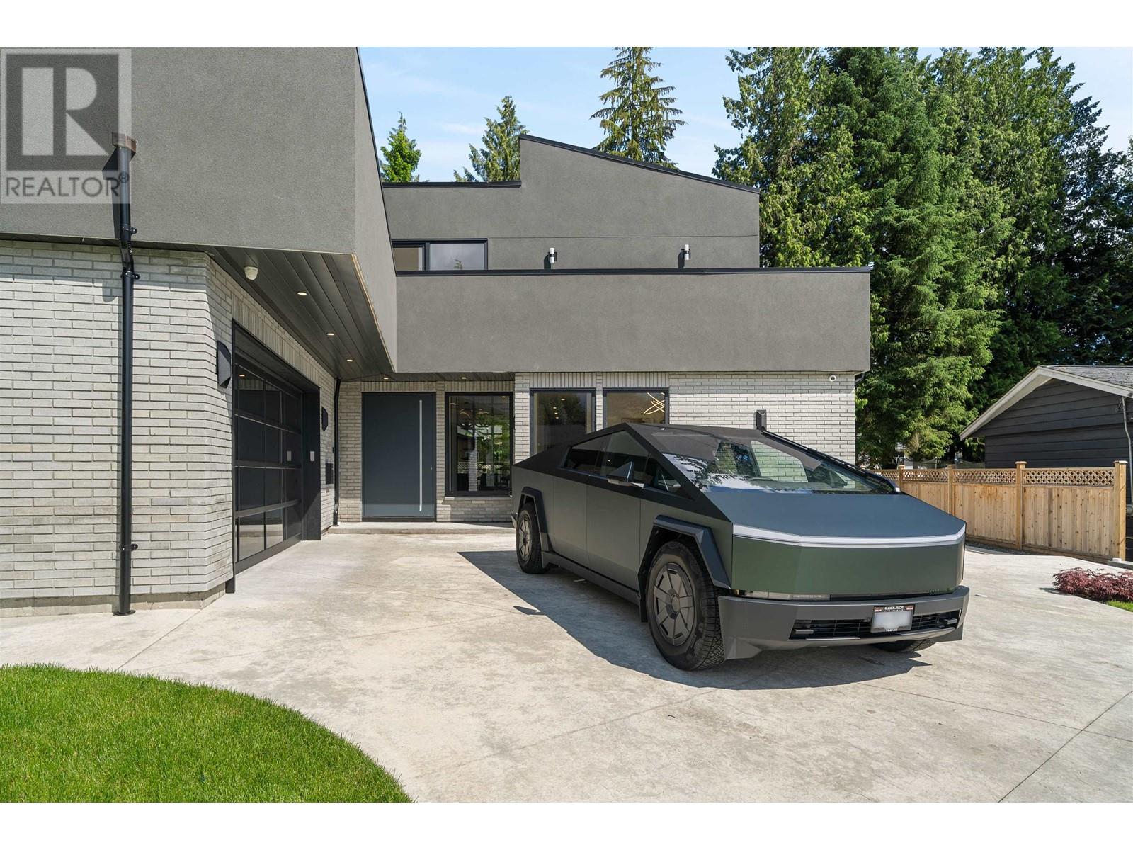 687 Poplar Street, Coquitlam, British Columbia  V3J 3K7 - Photo 2 - R3010615