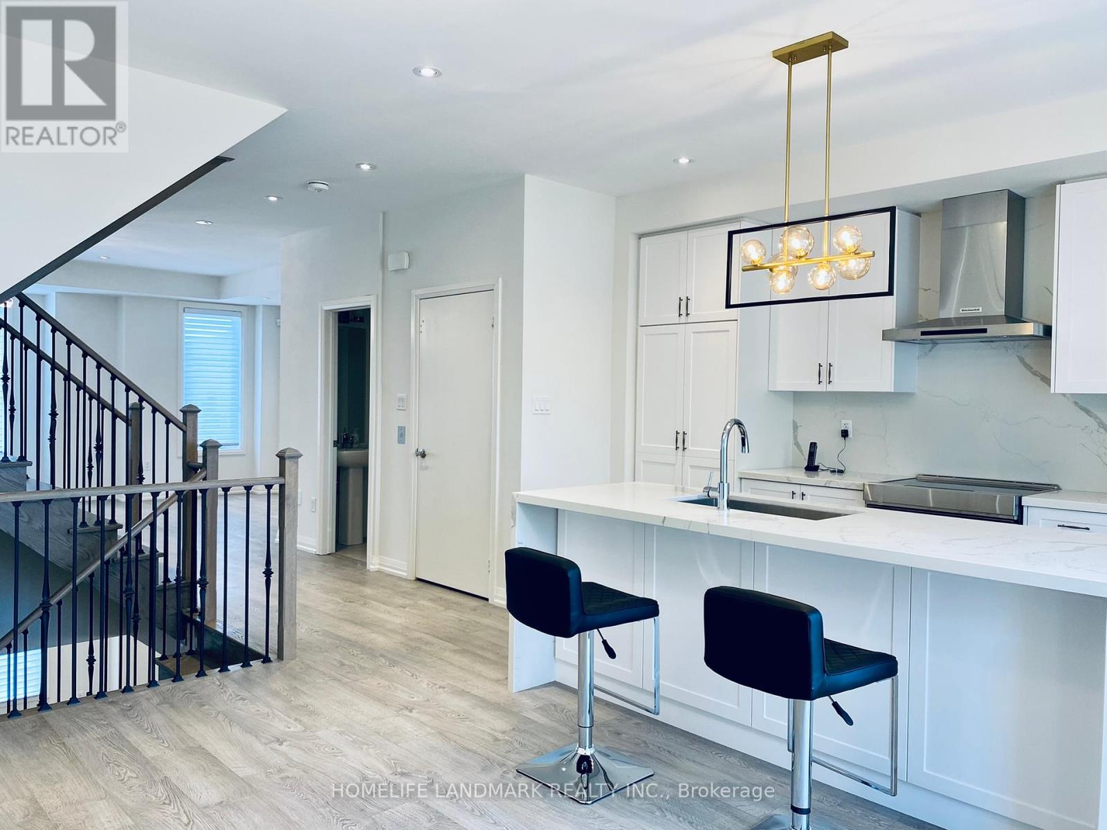33 George Kirby Street, Vaughan (Patterson), Ontario  L6A 0K5 - Photo 3 - N12192737