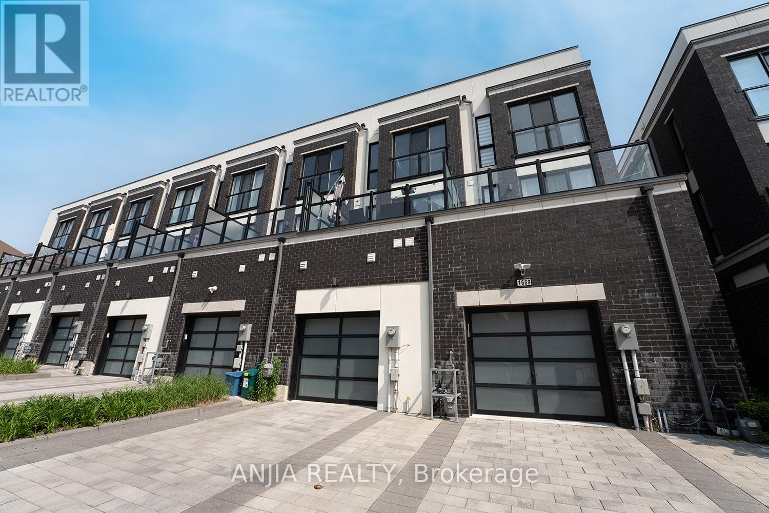 1669 Bur Oak Avenue, Markham, Ontario  L6E 0V2 - Photo 2 - N12192820