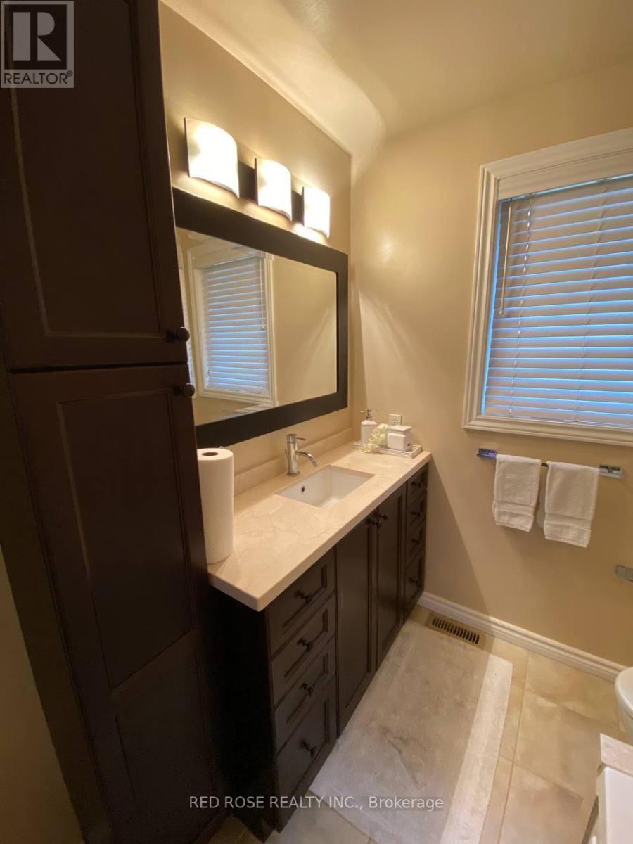 Main Floor - 97 Penstock Court, Richmond Hill (Mill Pond), Ontario  L4C 4P3 - Photo 10 - N12192628