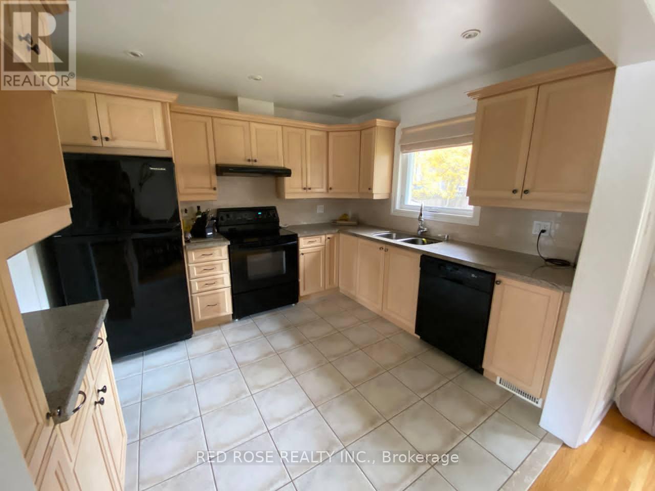 Main Floor - 97 Penstock Court, Richmond Hill, Ontario  L4C 4P3 - Photo 11 - N12192628