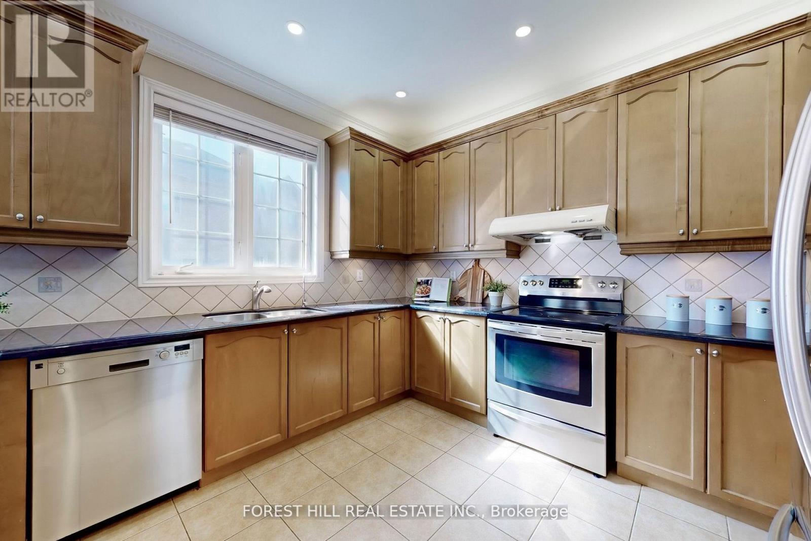 48 River Valley Crescent, Markham, Ontario  L6C 3G6 - Photo 19 - N12192965