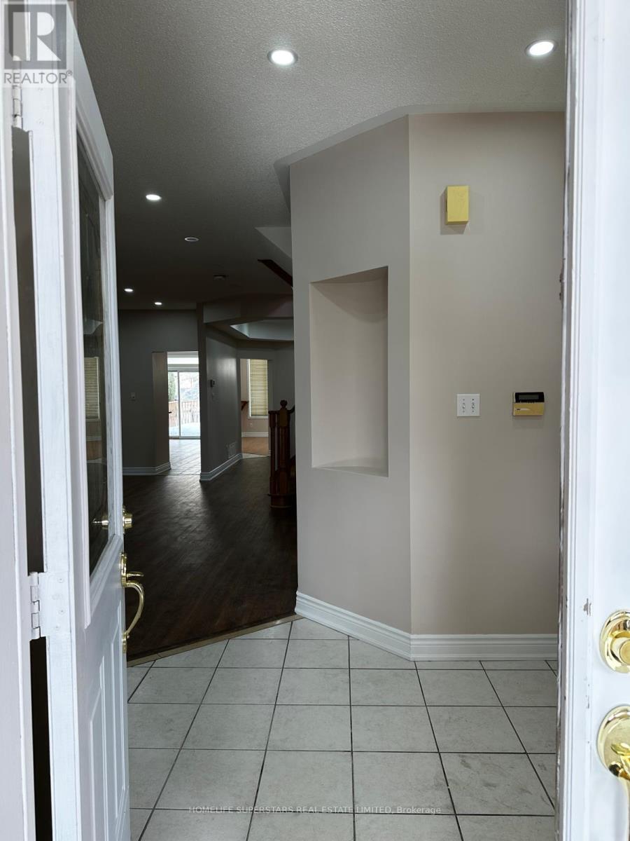36 Lady Fern Drive, Markham, Ontario  L3S 4C2 - Photo 10 - N12193108
