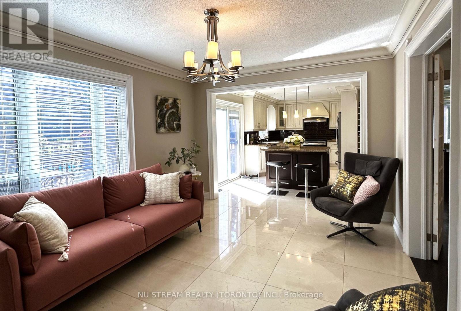31 Ashfield Drive, Richmond Hill, Ontario  L4E 2L6 - Photo 10 - N12192976