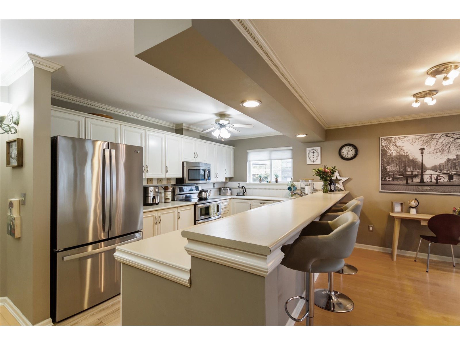 101 15717 MARINE DRIVE, White Rock real estate listing R2987202 for sale