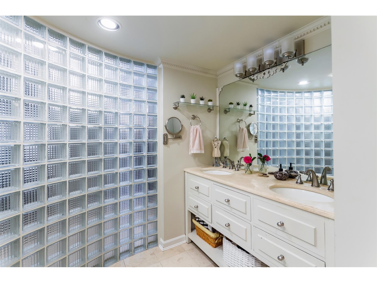 101 15717 MARINE DRIVE, White Rock real estate listing R2987202 for sale