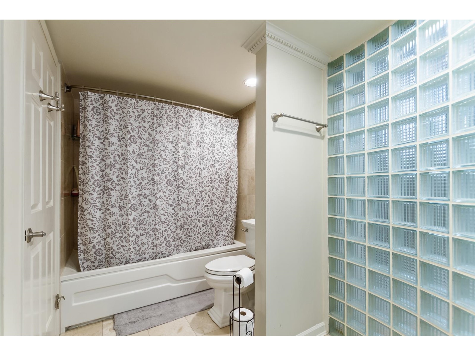 101 15717 MARINE DRIVE, White Rock real estate listing R2987202 for sale