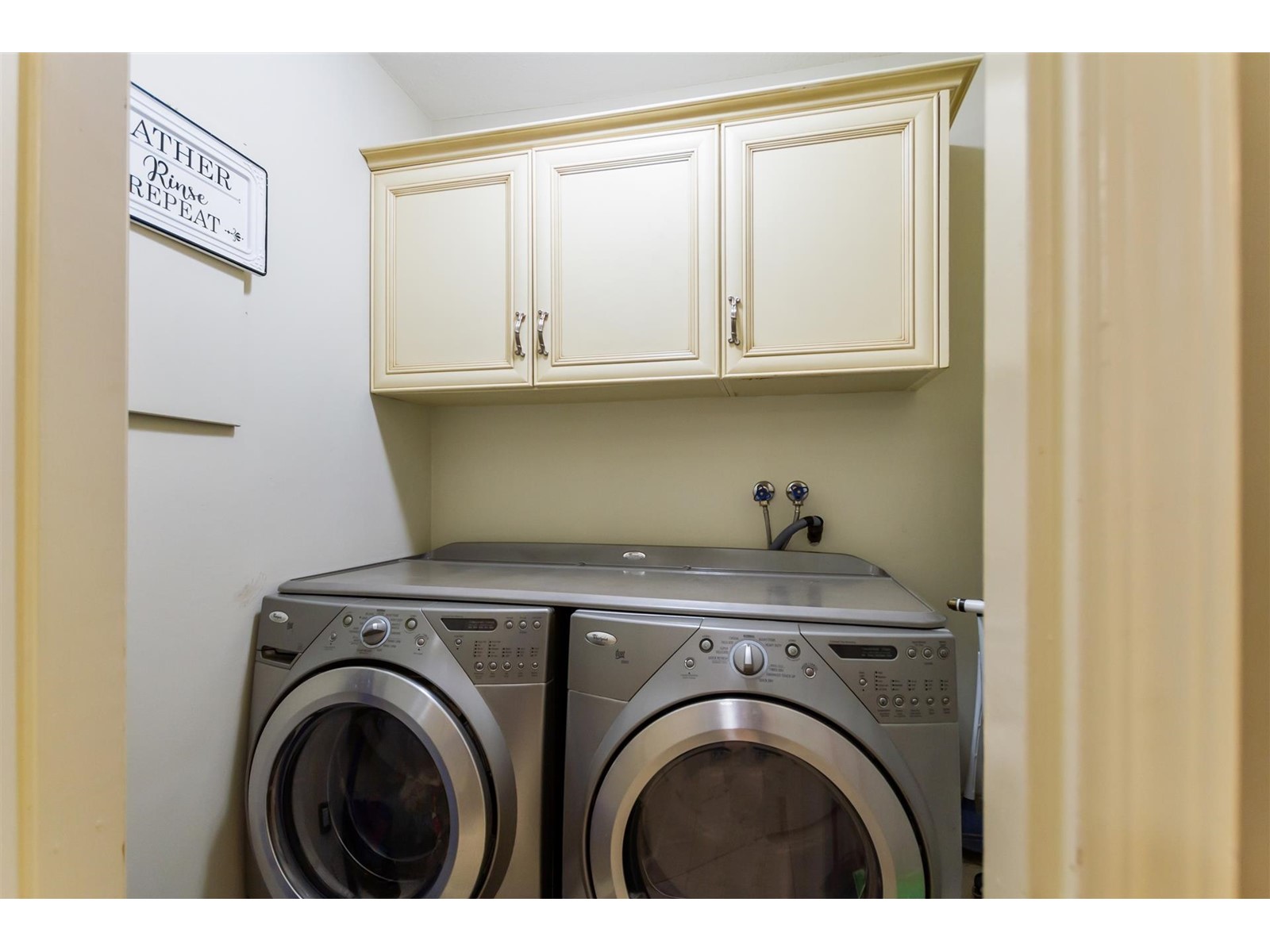 101 15717 MARINE DRIVE, White Rock real estate listing R2987202 for sale