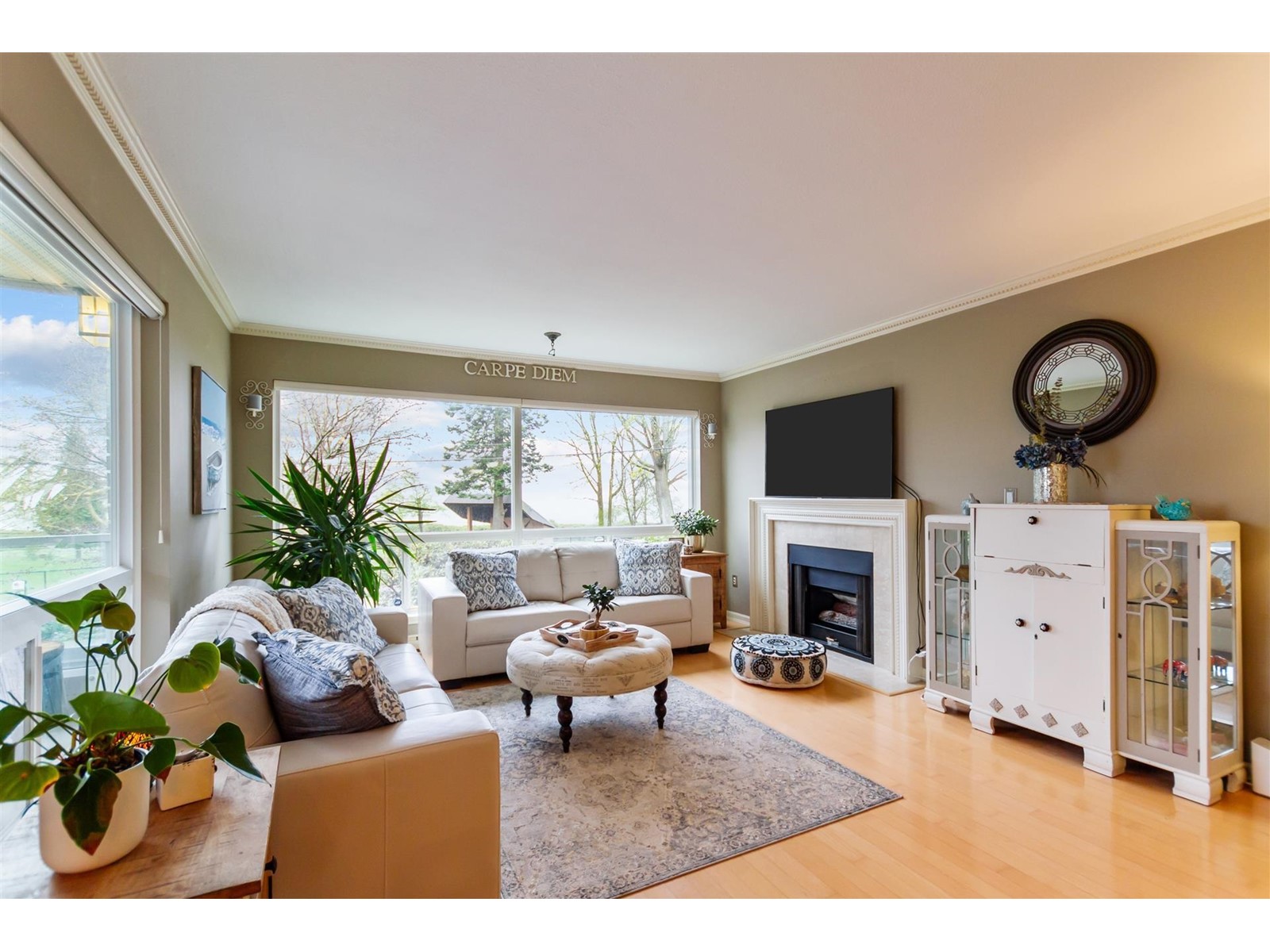 101 15717 MARINE DRIVE, White Rock real estate listing R2987202 for sale