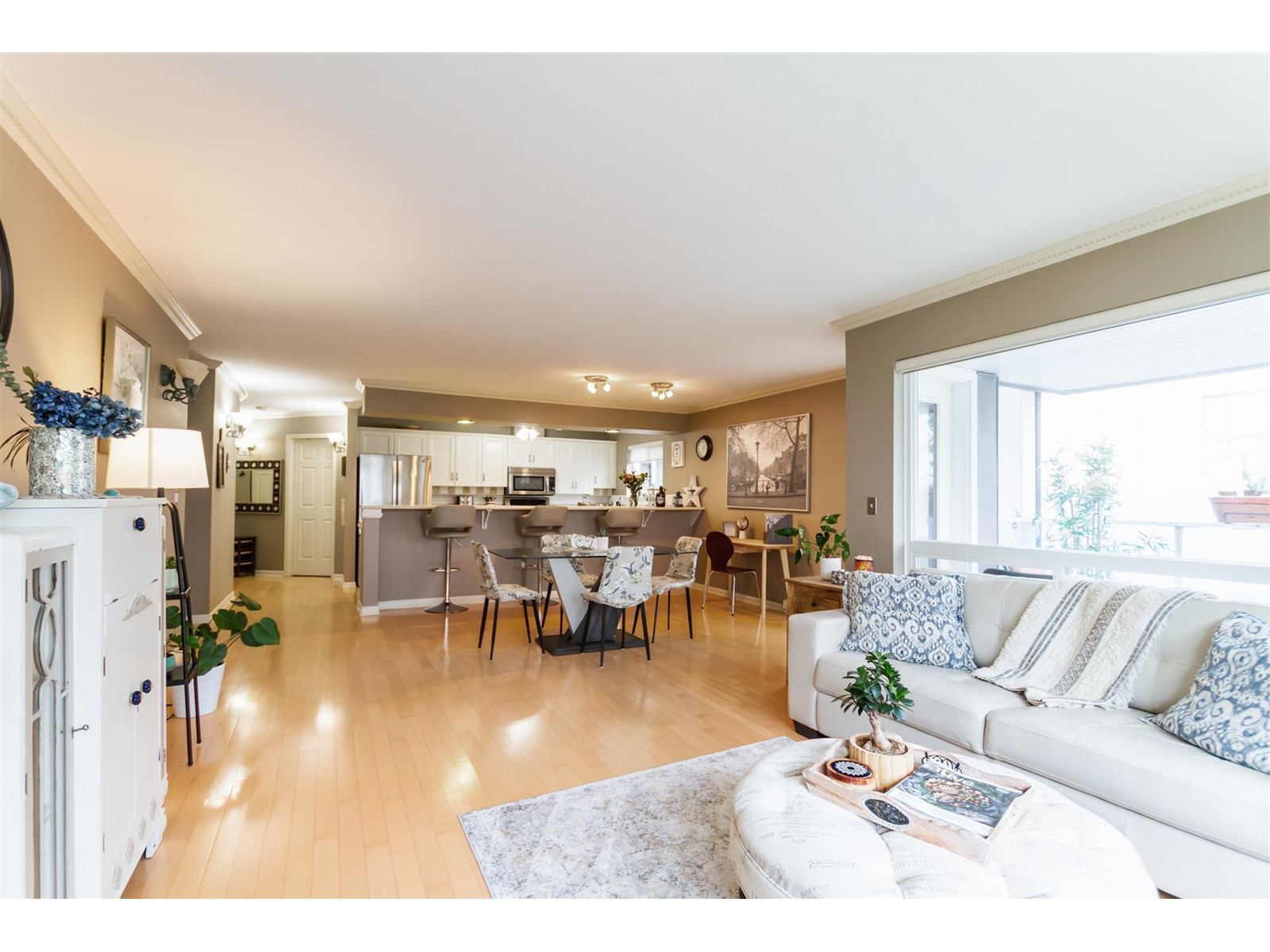 101 15717 MARINE DRIVE, White Rock real estate listing R2987202 for sale
