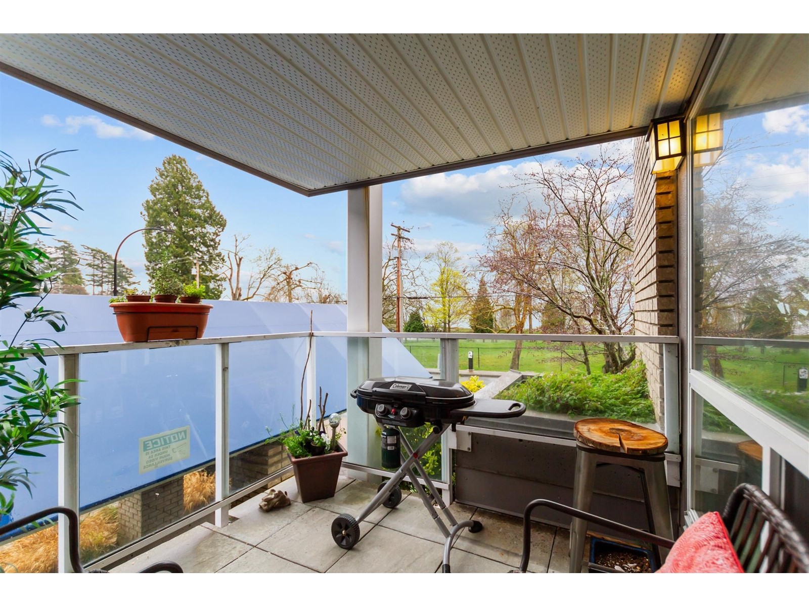 101 15717 MARINE DRIVE, White Rock real estate listing R2987202 for sale
