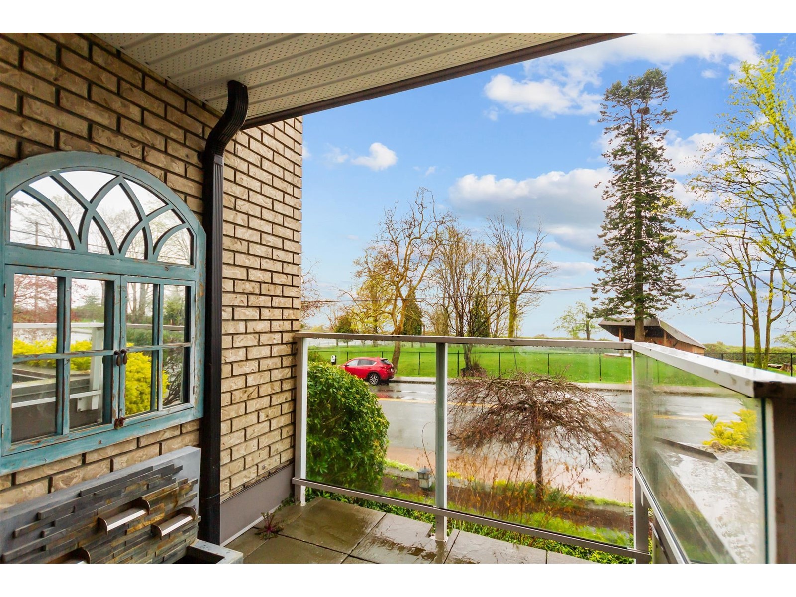 101 15717 MARINE DRIVE, White Rock real estate listing R2987202 for sale