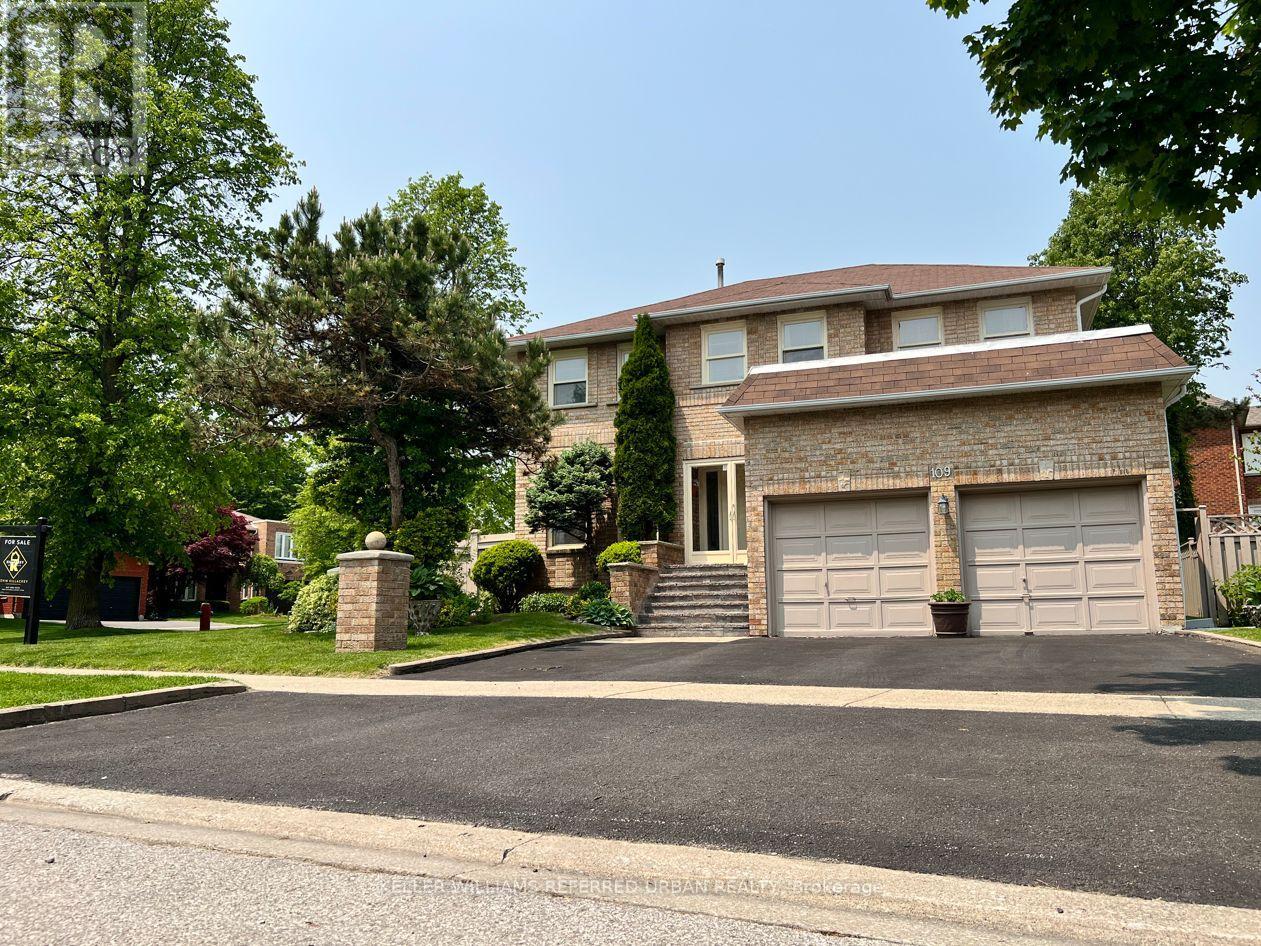 109 Topham Crescent, Richmond Hill, Ontario  L4C 9E9 - Photo 3 - N12193031