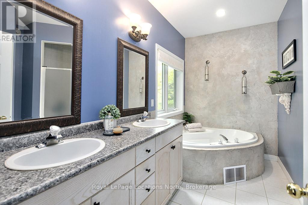 130 Davos Drive, Blue Mountains, Ontario  L9Y 0S9 - Photo 17 - X12193187