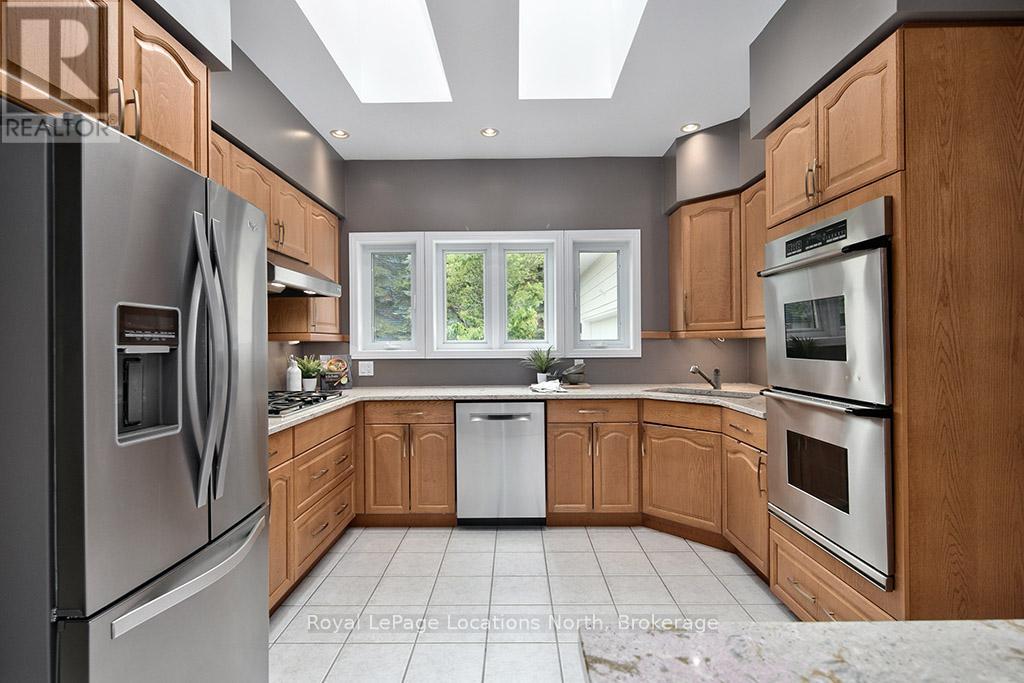 130 Davos Drive, Blue Mountains, Ontario  L9Y 0S9 - Photo 8 - X12193187