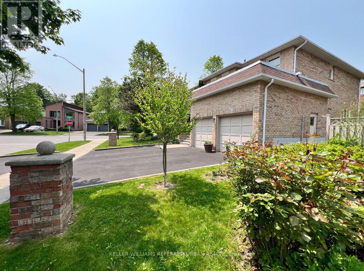 109 Topham Crescent, Richmond Hill, Ontario  L4C 9E9 - Photo 7 - N12193031