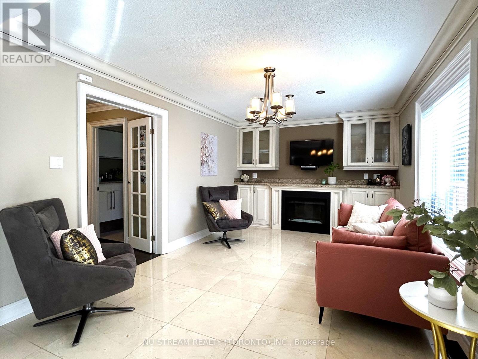 31 Ashfield Drive, Richmond Hill, Ontario  L4E 2L6 - Photo 9 - N12192976