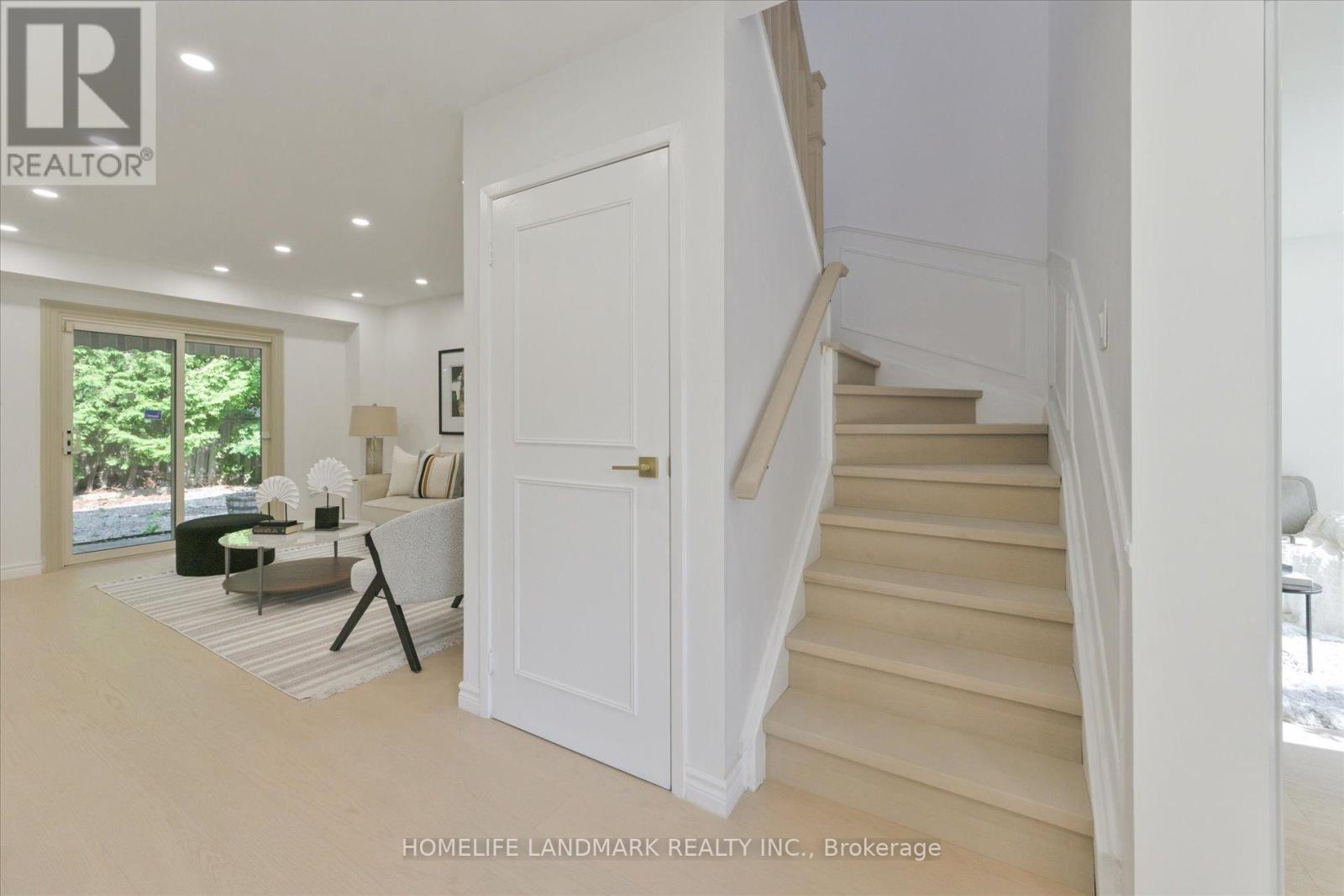 11 Hunter's Point Drive, Richmond Hill, Ontario  L4C 6M4 - Photo 17 - N12193035