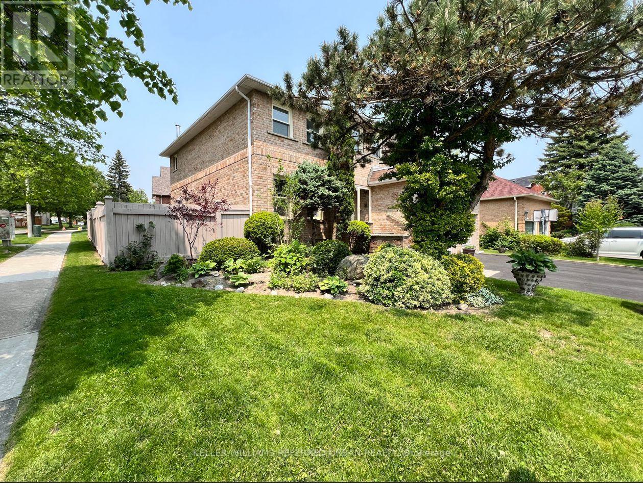 109 Topham Crescent, Richmond Hill, Ontario  L4C 9E9 - Photo 6 - N12193031