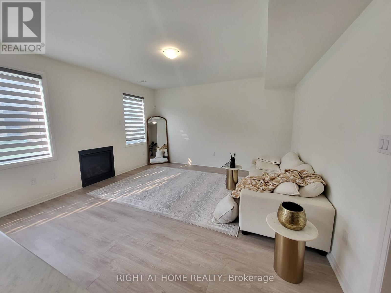 39 Shepherd Drive, Barrie, Ontario  L9J 0K4 - Photo 4 - S12192869