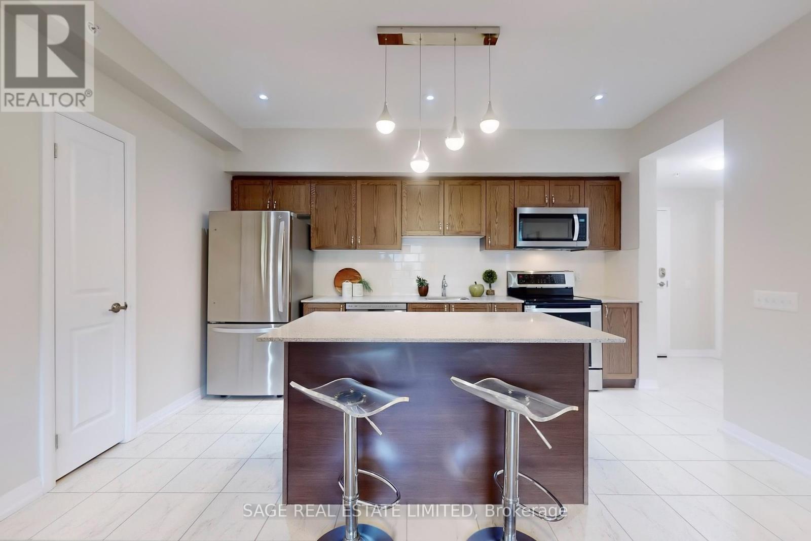 310 - 300 Essa Road, Barrie (0 West), Ontario  L9J 0B9 - Photo 9 - S12193123