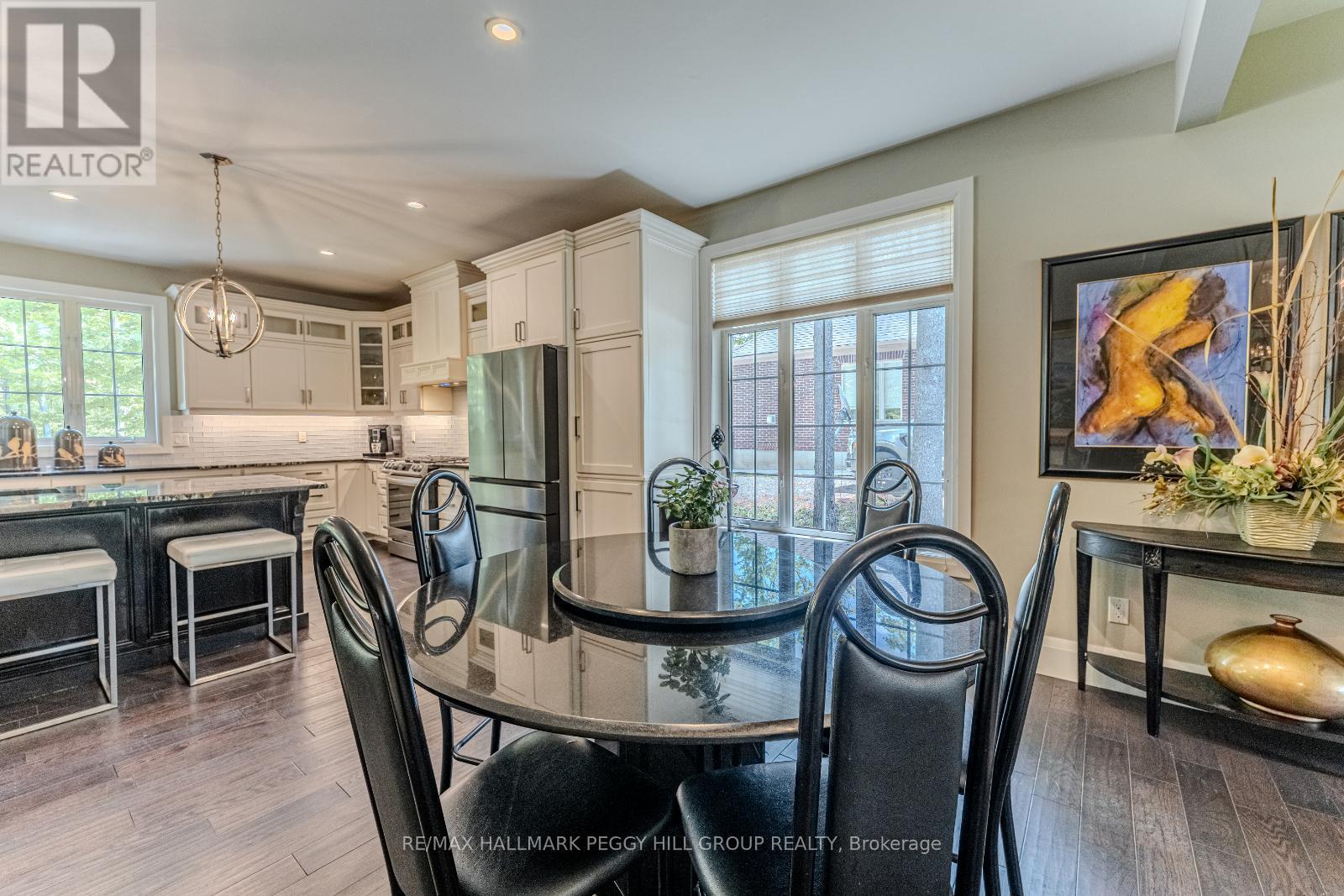 9 Fairway Court, Oro-Medonte, Ontario  L0L 2L0 - Photo 8 - S12189818