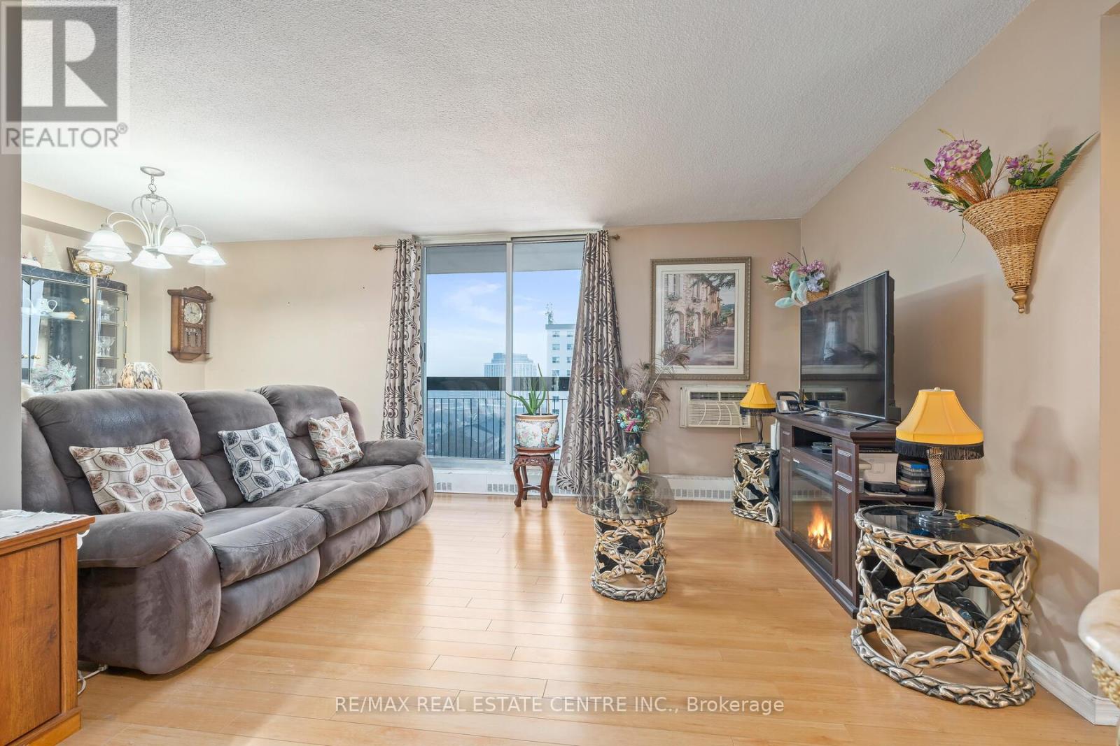 1110 - 1100 Caven Street, Mississauga, Ontario  L5G 4N3 - Photo 8 - W12025620