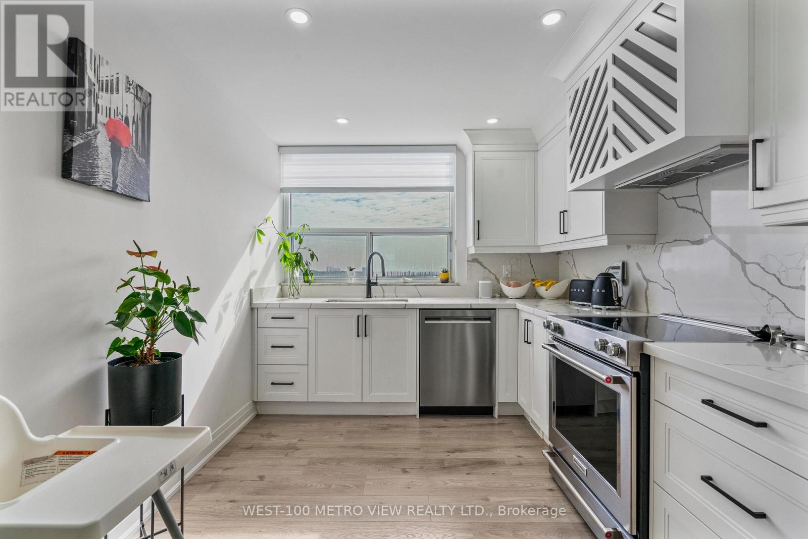 701 - 355 Rathburn Road E, Mississauga, Ontario  L4Z 1H4 - Photo 1 - W12136320