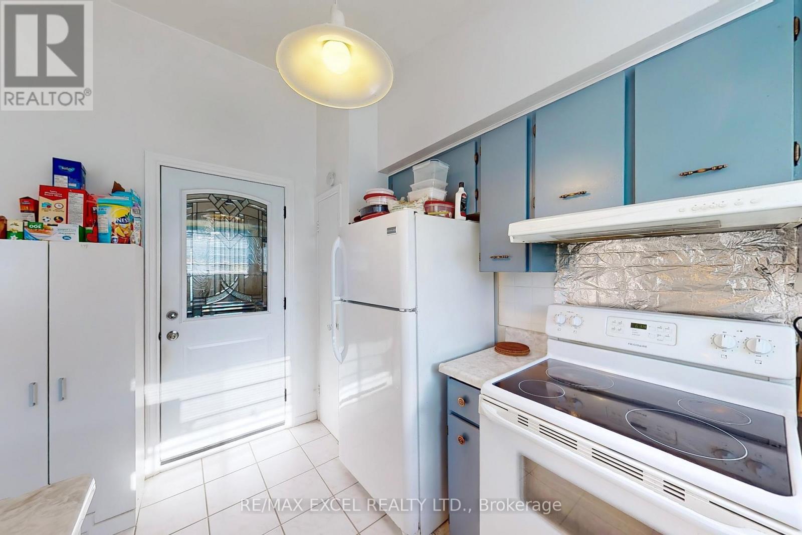 51 Kendleton Avenue, Toronto, Ontario  M9V 1T9 - Photo 15 - W12189722