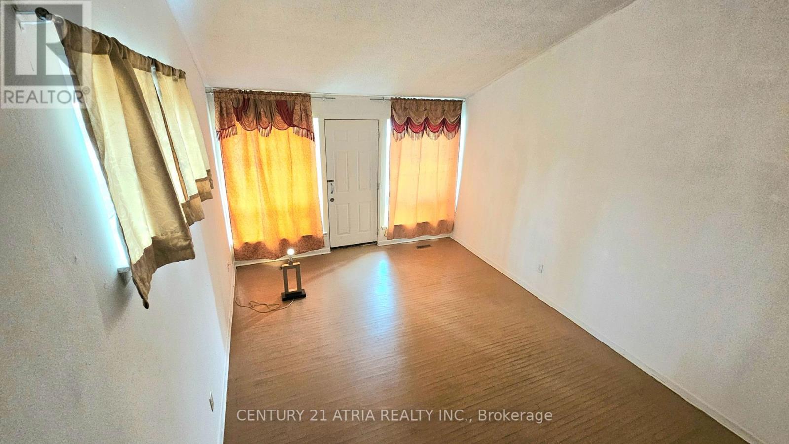 231 - 260 John Garland Boulevard, Toronto, Ontario  M9V 1N8 - Photo 4 - W12189342