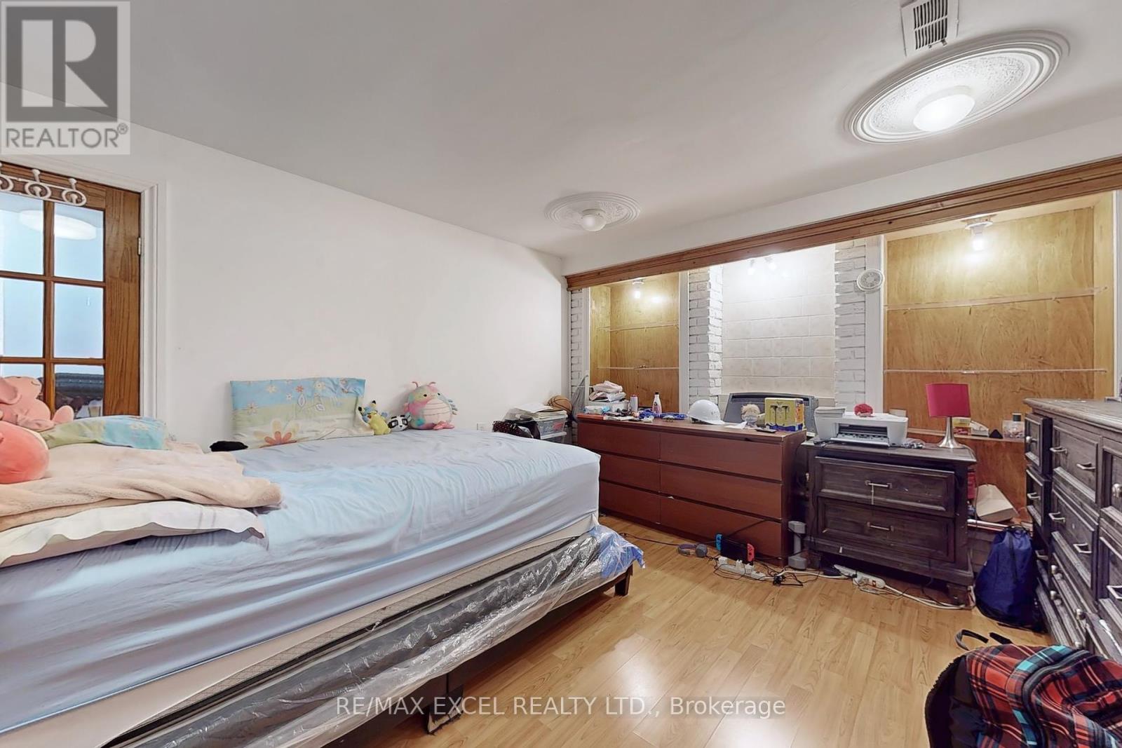51 Kendleton Avenue, Toronto, Ontario  M9V 1T9 - Photo 34 - W12189722