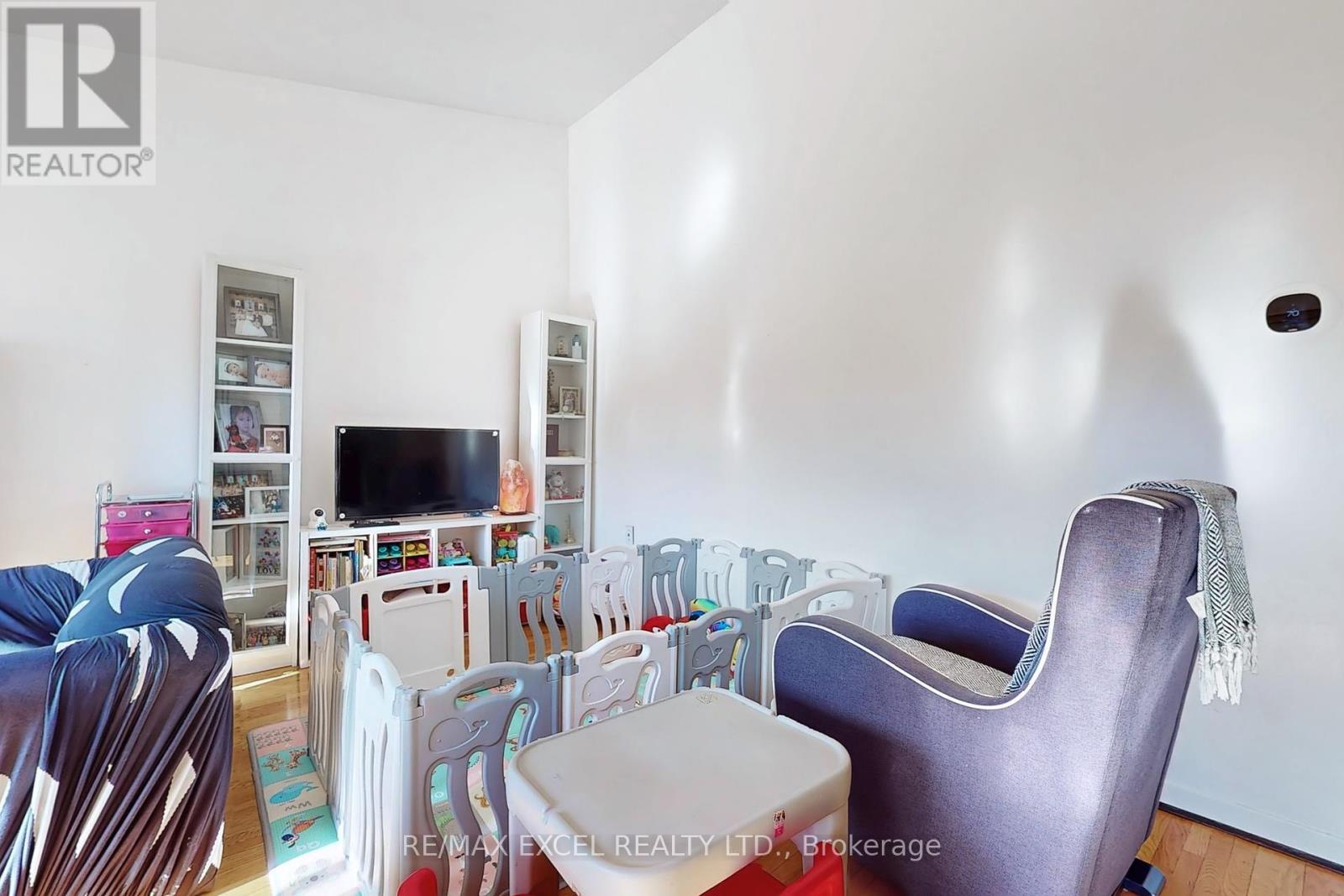 51 Kendleton Avenue, Toronto, Ontario  M9V 1T9 - Photo 19 - W12189722