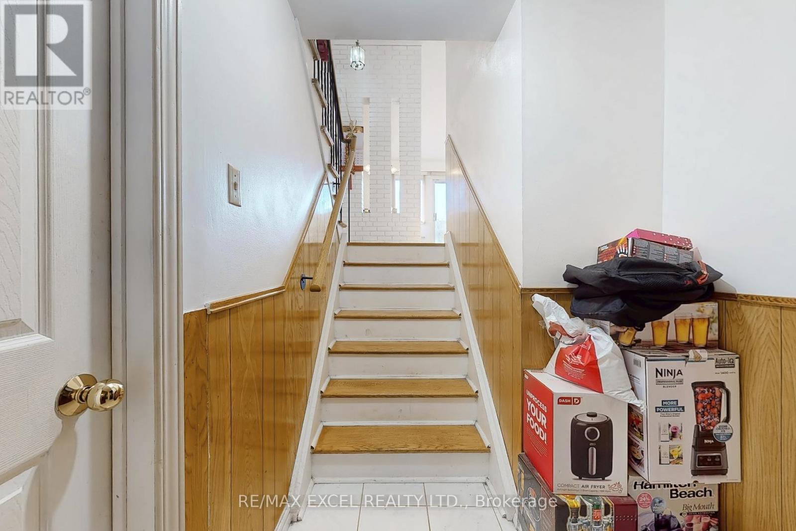 51 Kendleton Avenue, Toronto, Ontario  M9V 1T9 - Photo 33 - W12189722