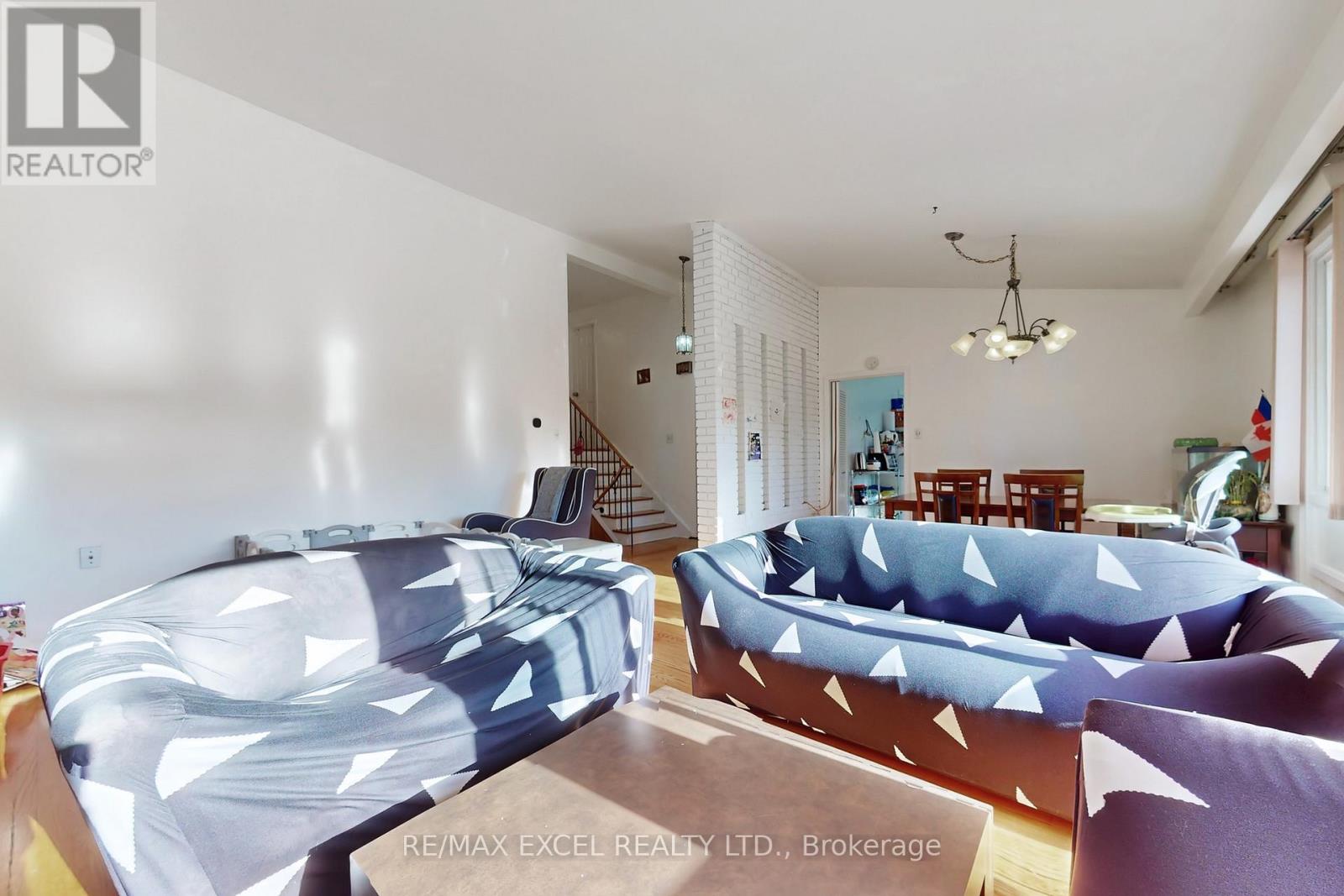 51 Kendleton Avenue, Toronto, Ontario  M9V 1T9 - Photo 6 - W12189722