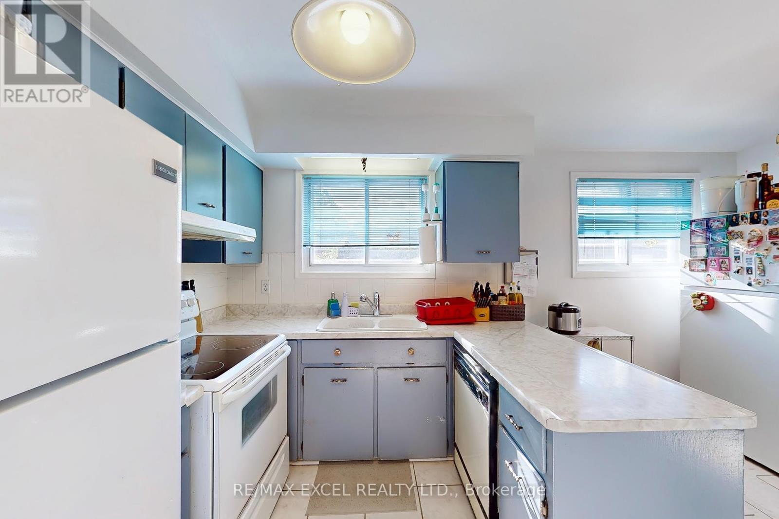 51 Kendleton Avenue, Toronto, Ontario  M9V 1T9 - Photo 8 - W12189722