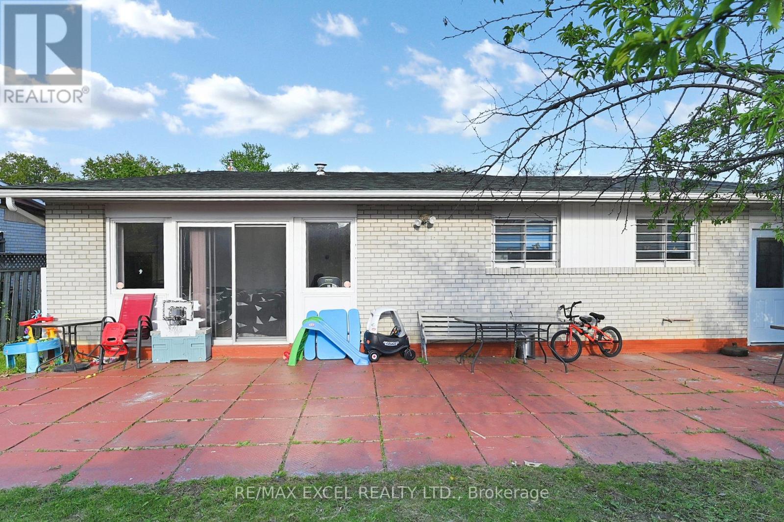51 Kendleton Avenue, Toronto, Ontario  M9V 1T9 - Photo 42 - W12189722