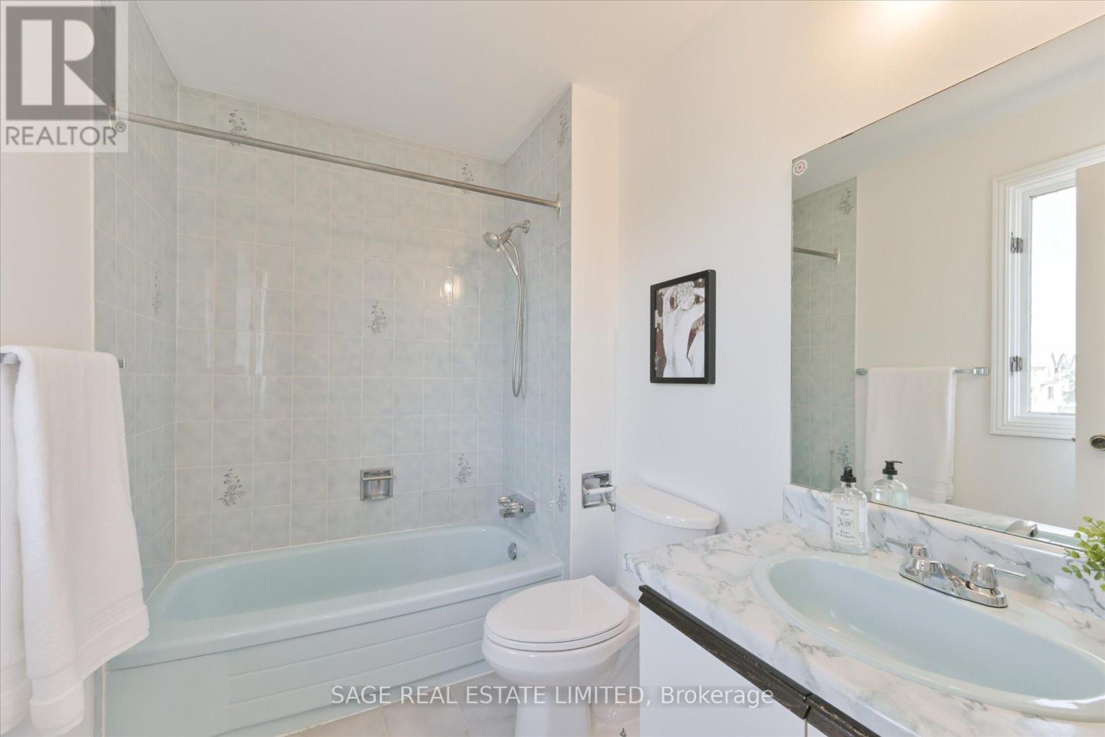 1 Goa Court, Toronto, Ontario  M8W 4Y2 - Photo 22 - W12190233
