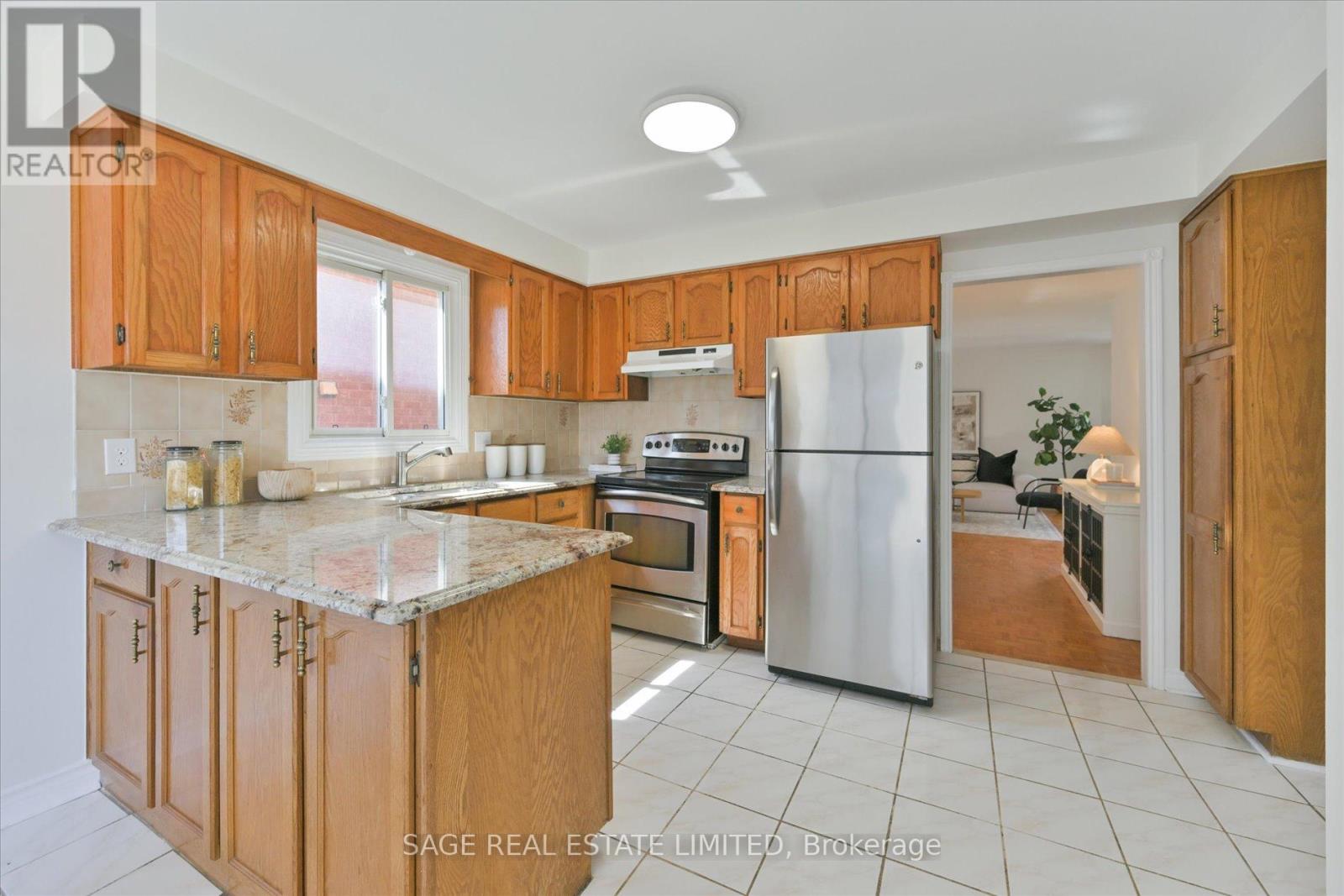 1 Goa Court, Toronto, Ontario  M8W 4Y2 - Photo 14 - W12190233