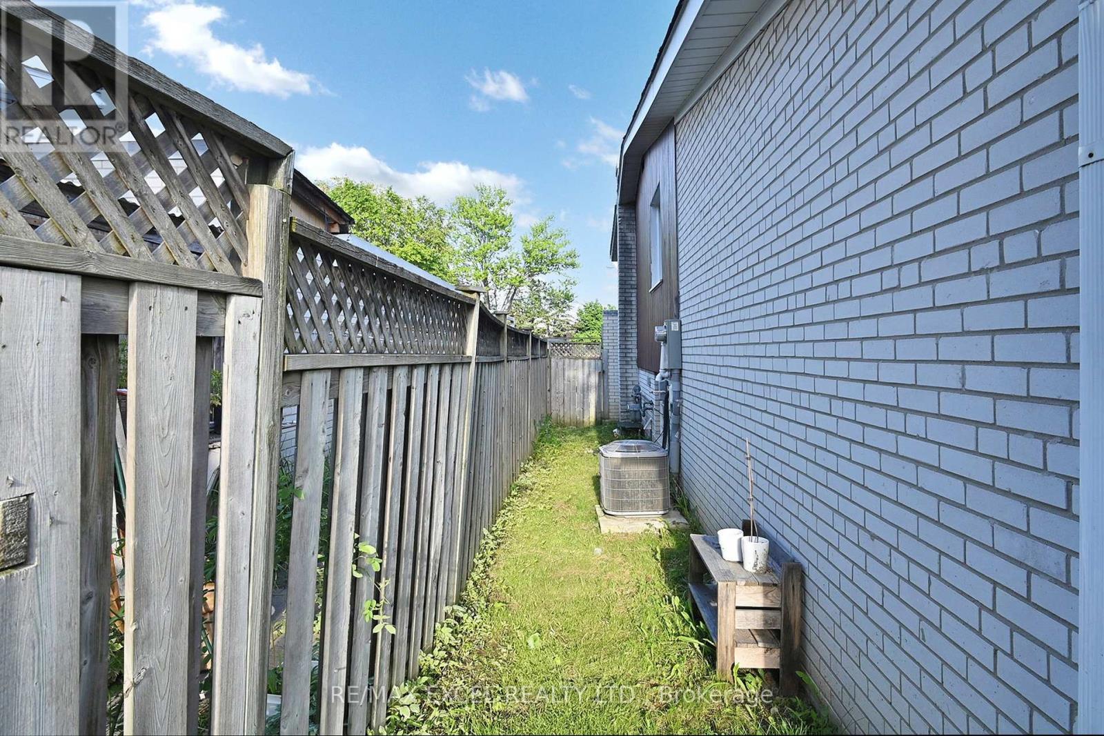 51 Kendleton Avenue, Toronto, Ontario  M9V 1T9 - Photo 50 - W12189722