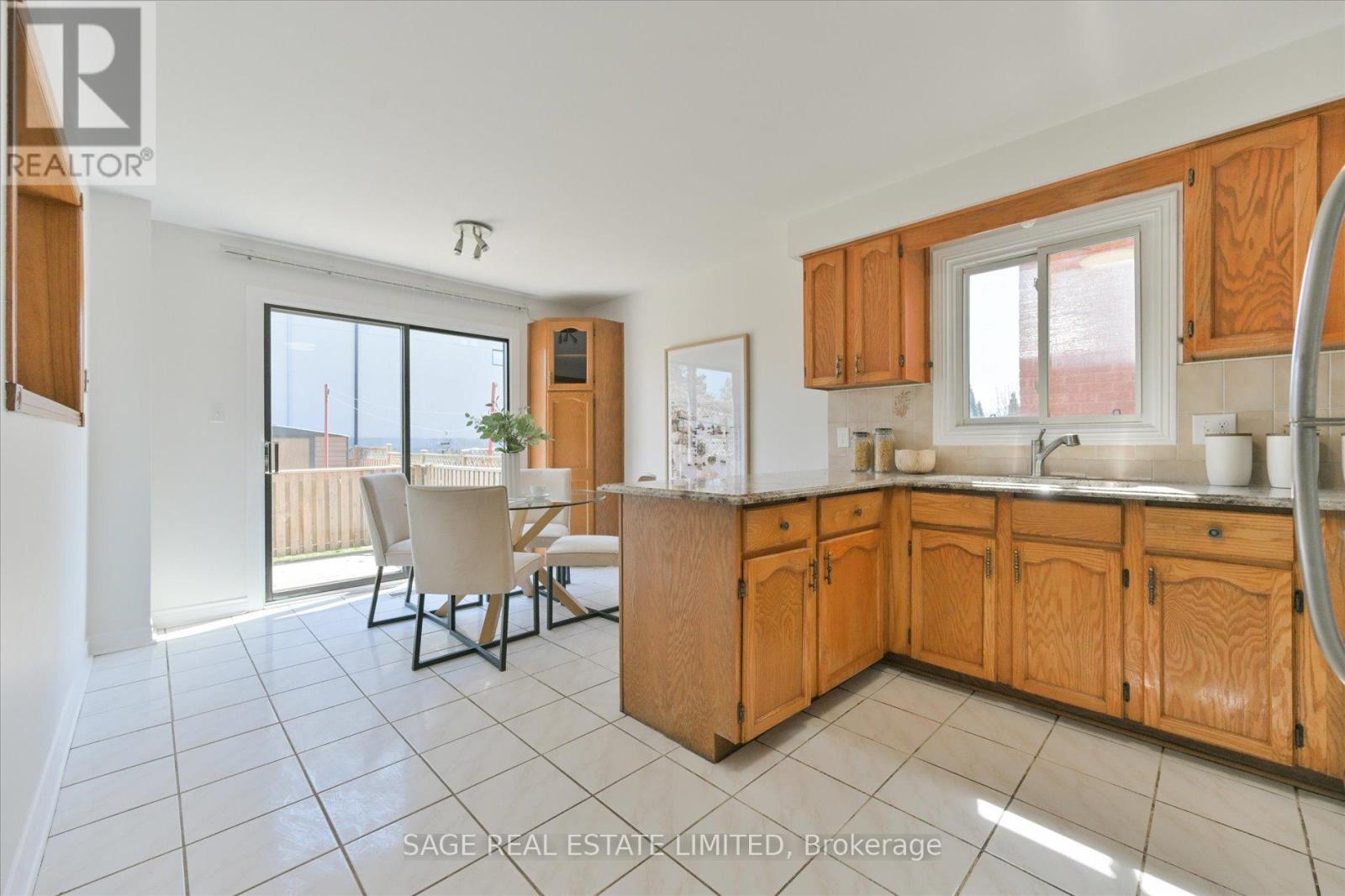 1 Goa Court, Toronto, Ontario  M8W 4Y2 - Photo 10 - W12190233