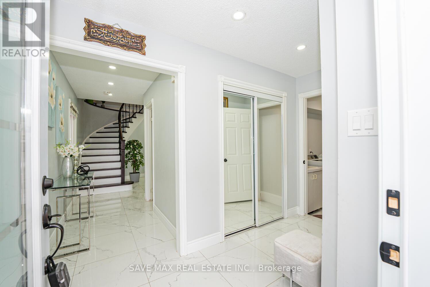 3446 Bertrand Road, Mississauga, Ontario  L5L 4G4 - Photo 9 - W12173296