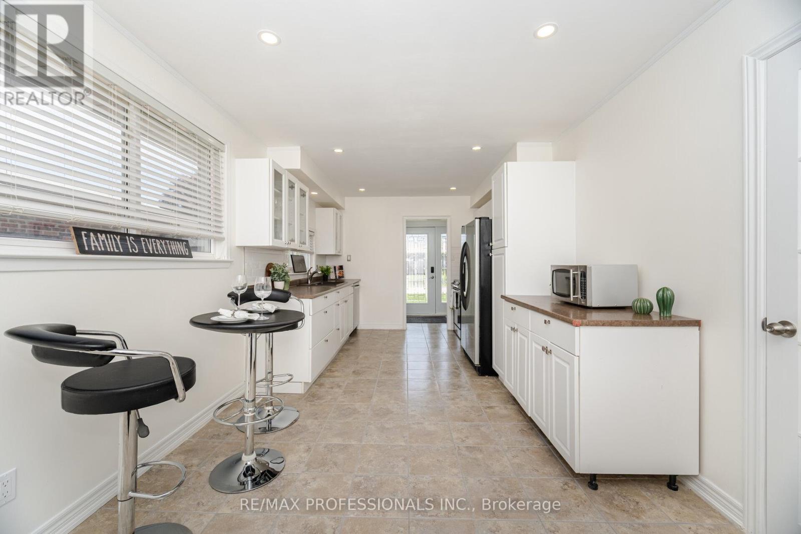 267 Bell Air Drive, Caledon, Ontario  L7E 2A2 - Photo 13 - W12161804