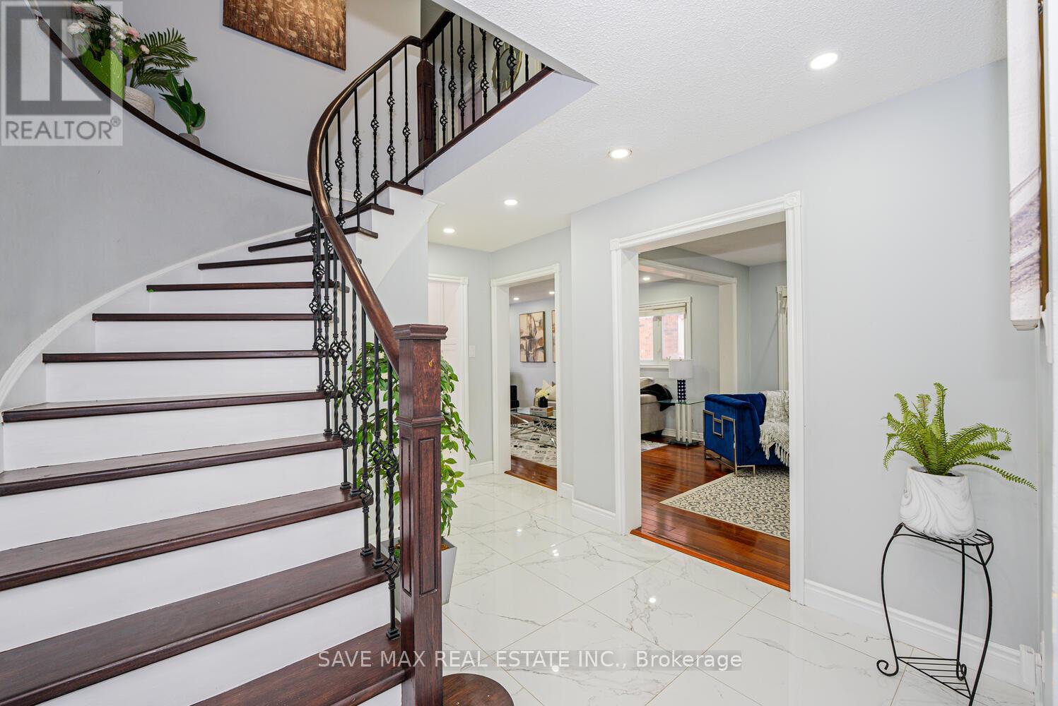 3446 Bertrand Road, Mississauga, Ontario  L5L 4G4 - Photo 1 - W12173296
