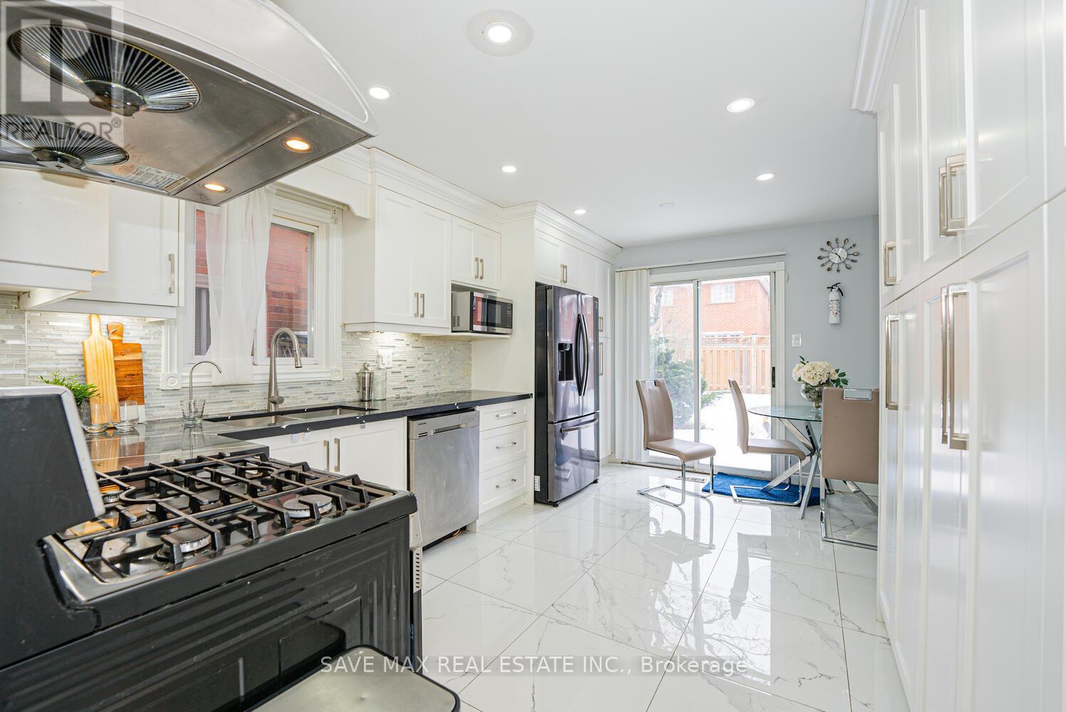 3446 Bertrand Road, Mississauga, Ontario  L5L 4G4 - Photo 15 - W12173296