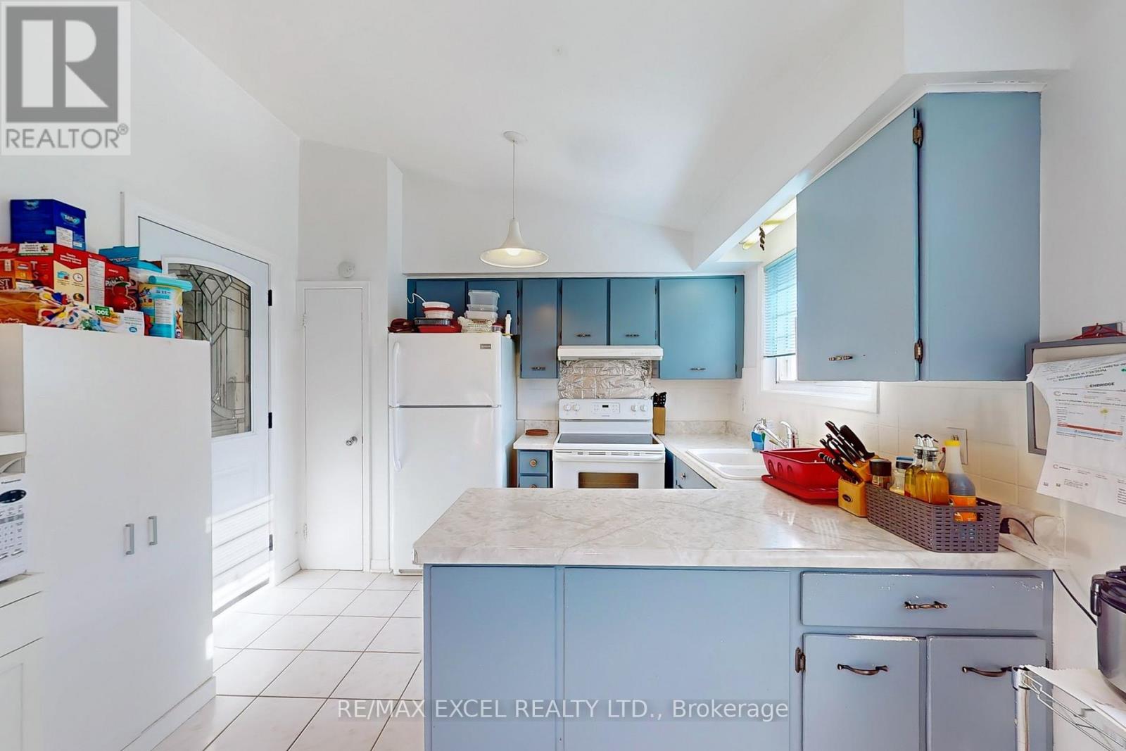 51 Kendleton Avenue, Toronto, Ontario  M9V 1T9 - Photo 9 - W12189722